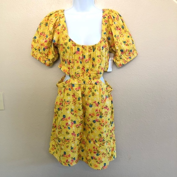 Billabong Dresses & Skirts - BILLABONG
Dare To Bare Floral Cut Out Mini Dress Size L